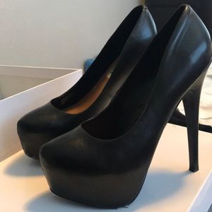 Steve Madden black heels